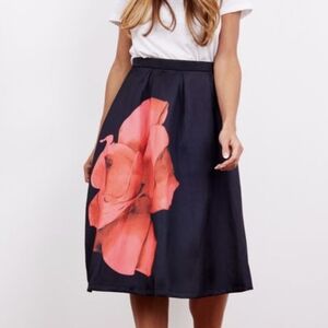 Chic Wish Satin Large Red Flower Print Skirt size L (fits like M)